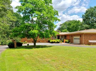 194 Golfview Dr, Hartwell, GA 30643