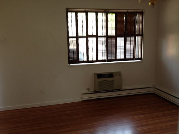 3rd image of 7284 Hazelcrest Dr