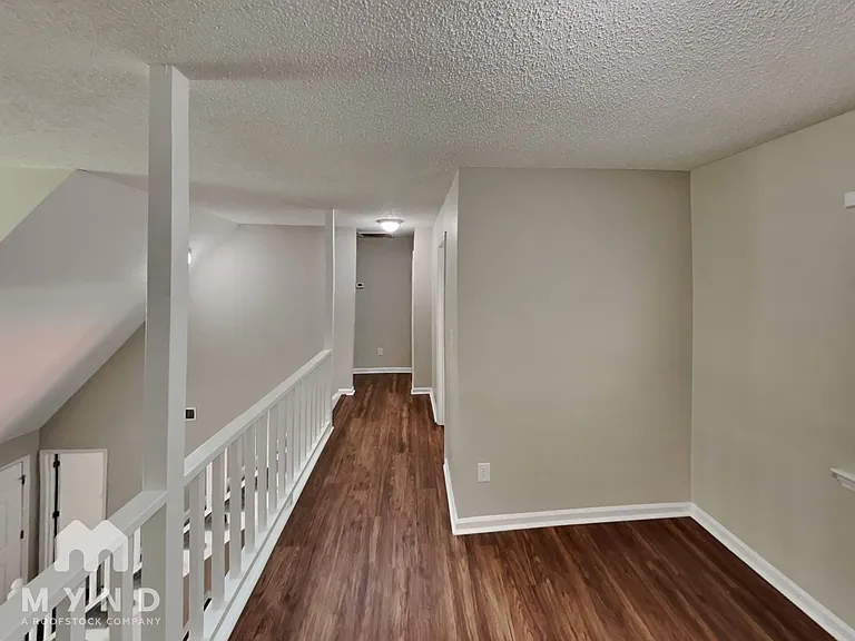 1929 Teddington Dr — Photo 12