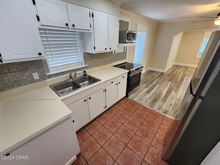 1719 Stephens Ave — Photo 15