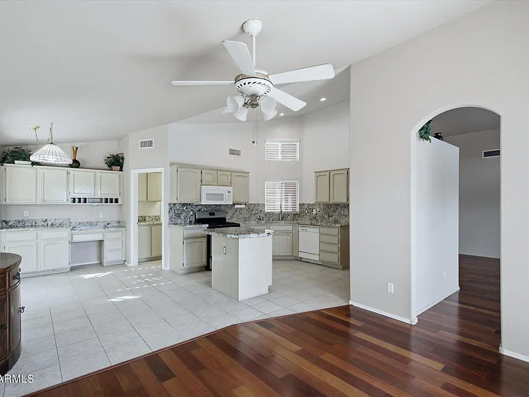 15251 W Verde Ln — Photo 10