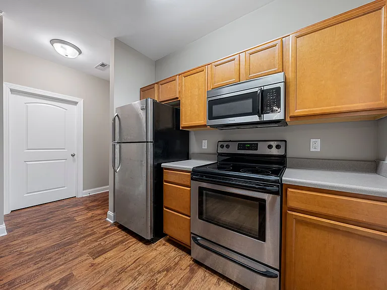 Mount Victor Olde Towne Luxury Apartments — Photo 105