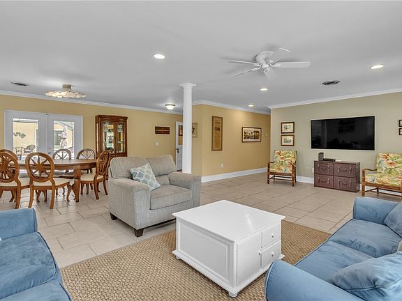 3rd image of 2367 Seville Ave