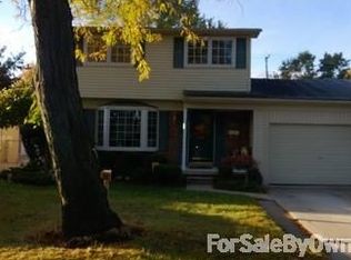 22442 Pointe Dr, Saint Clair Shores, MI