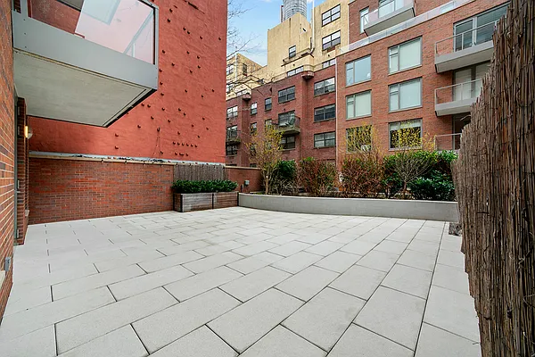 Rented by Extell Marketing Group LLC | media 7