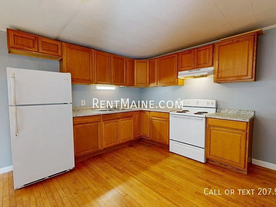 28 Lawrence Ave #1