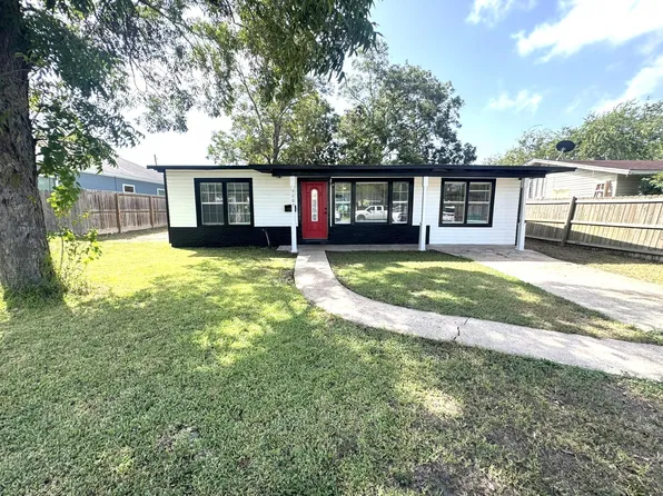 3007 Meadowlane St, Victoria, TX 77901