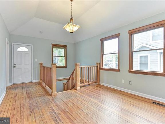 5th image of 221 E Mason Ave