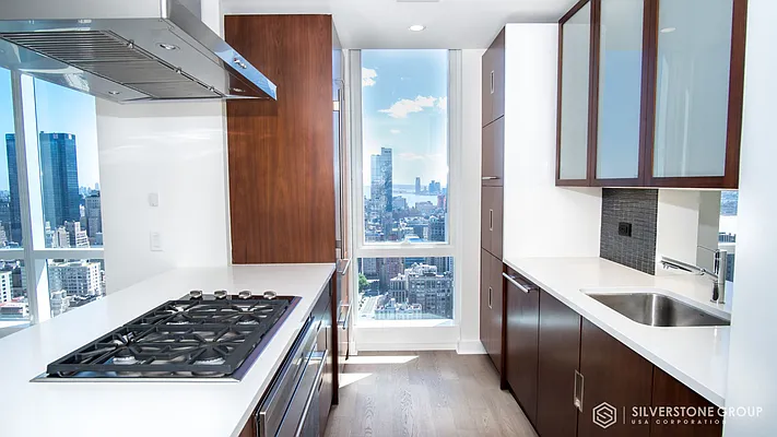 Rented by Silverstone Group USA Corp. | media 35