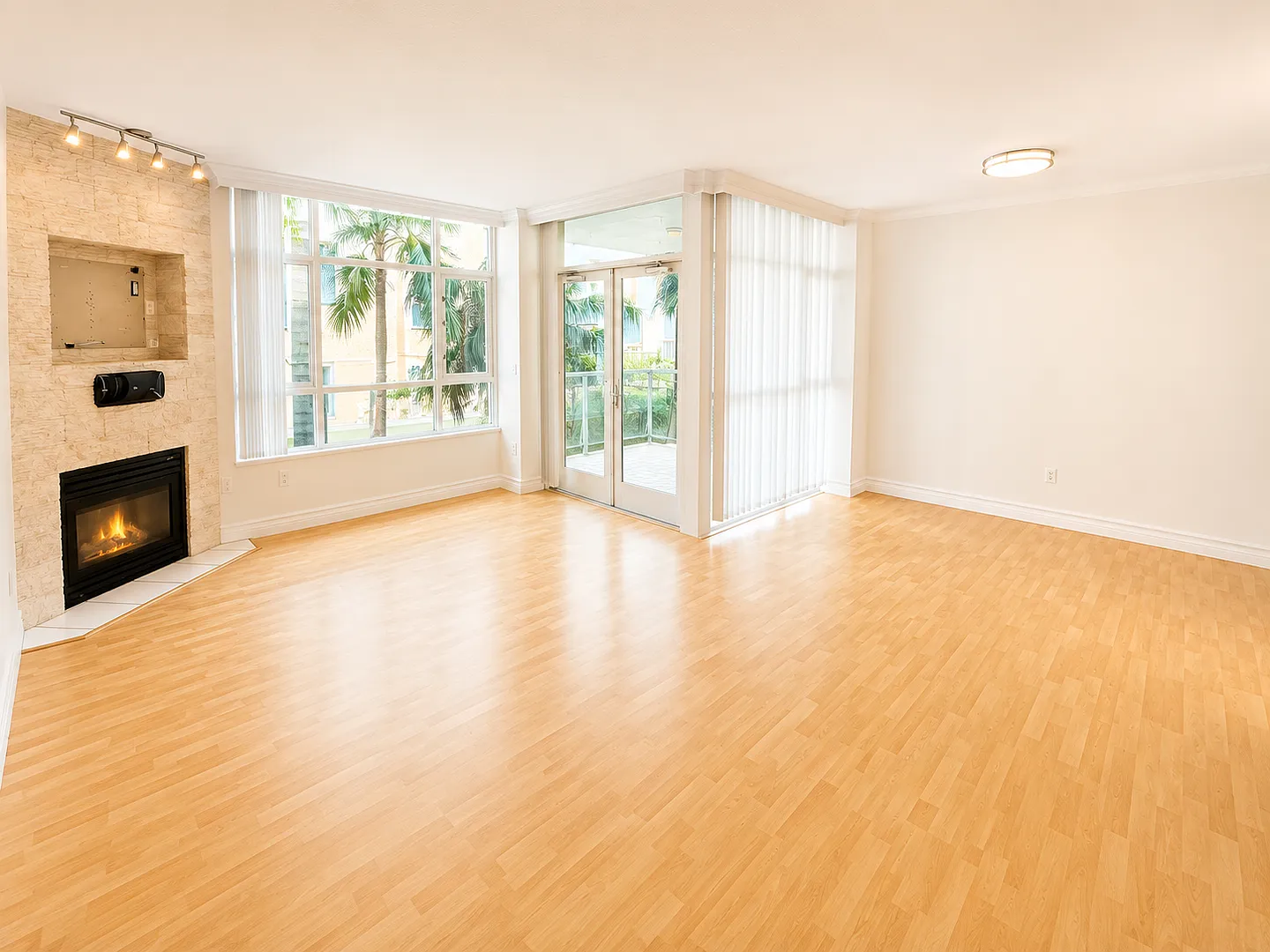 Sunny 2BR/2BA Condo with 2 Parking Spaces in Discovery at Cortez Hill — Photo 3