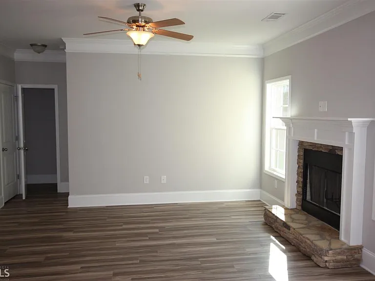 273 The Blvd — Photo 6