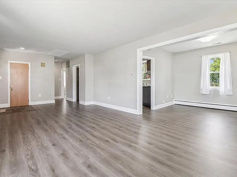 1209 Farmview Rd — Photo 4