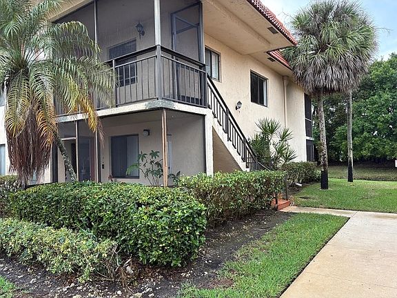 2nd image of 341 Lakeview Dr #1