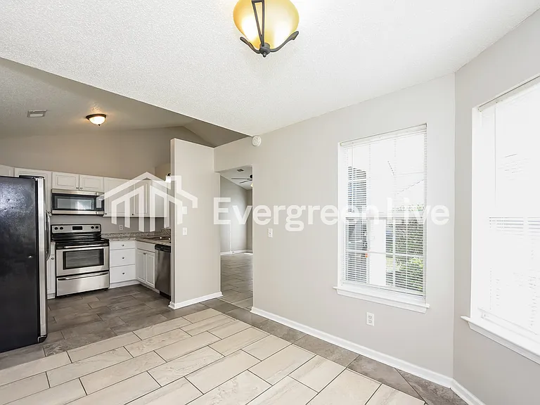 107 Sterling Hills Cir — Photo 6
