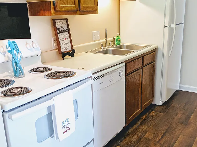 Salem Point Apartments — Photo 4