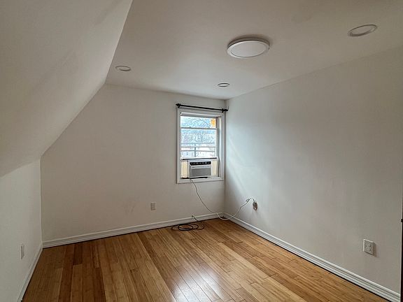 3rd image of 55 De Witt Ave