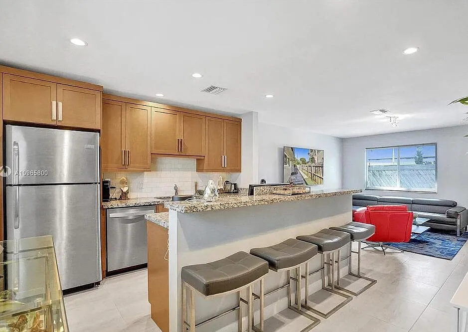 2 bed, 1.0 bath, 900 sqft, $2,250 — Photo 3