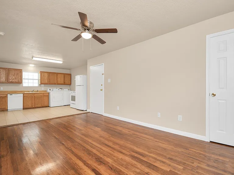 500 W Pitts Ave #203 — Photo 7