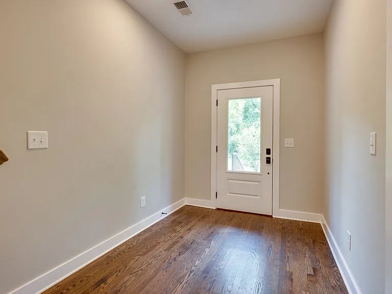 231 Thompson Park Dr — Photo 6