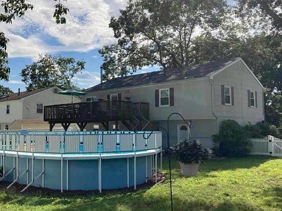 3rd image of 649 Huckleberry Ln
