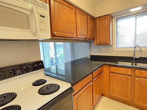 5th image of 13911 James Dr APT 1004