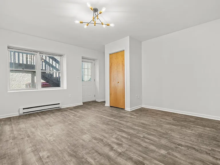 31 Railroad St #5 — Photo 7