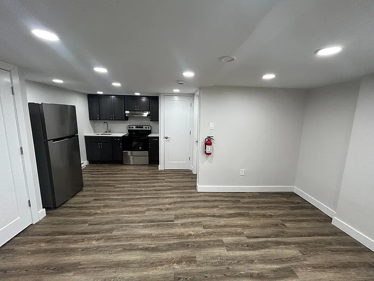 334 S Main St #2E — Photo 5