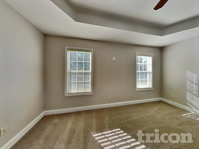 231 W Oak St — Photo 6