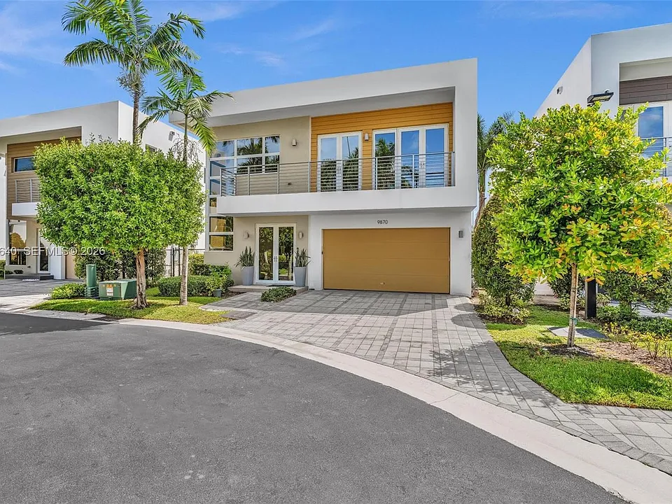 9870 NW 74th Ter