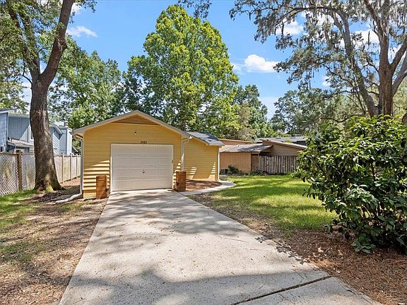 3rd image of 2982 Bay Shore Dr
