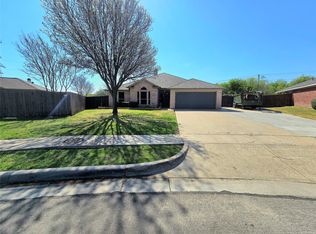 1051 Thistle Meade Cir, Burleson, TX 76028