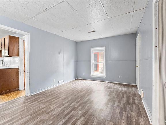 3rd image of 1106 Butternut St