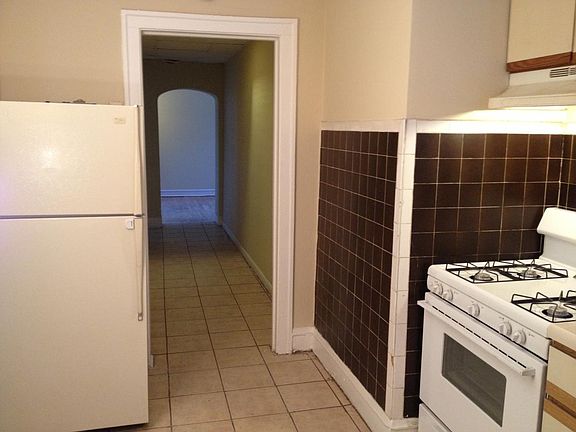 3rd image of 6437 N Hamilton Ave #Garden