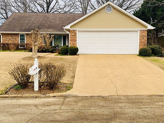 2nd image of 914 Holly Hill Dr