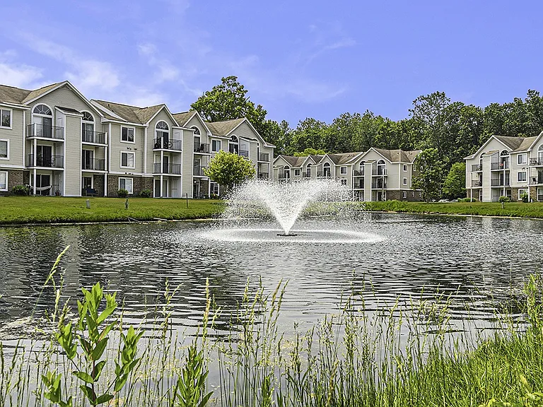 Orchard Lakes Apartments — Photo 43
