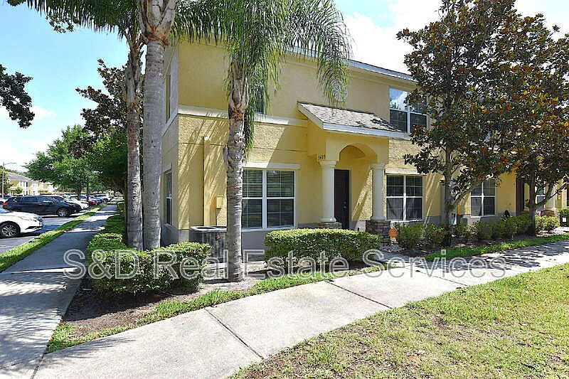 3 bed, 2.5 bath, 1321 sqft, $1,660 — Photo 1