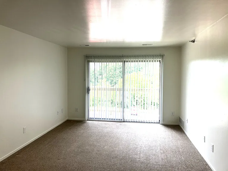 Windsor Place Apartments — Photo 75