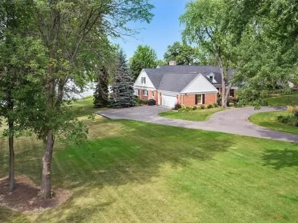 114 Limekiln Dr, Neenah, WI 54956