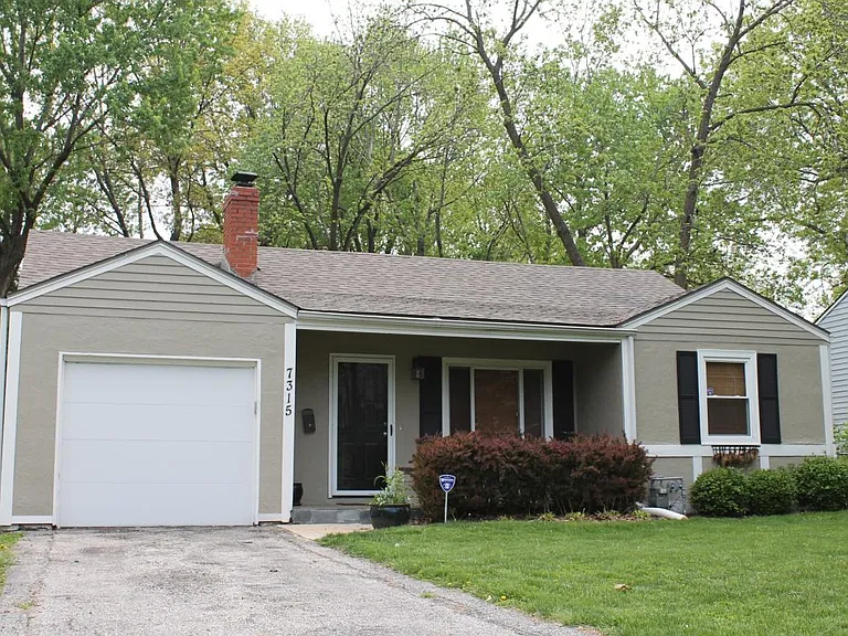 7315 Springfield St — Photo 1