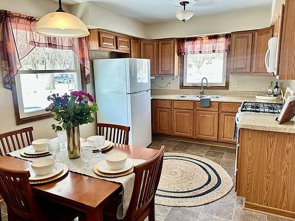 3rd image of 2143 MacArthur ROAD