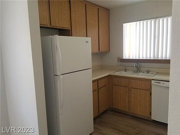 5th image of 4537 Calderwood St