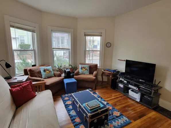 67 Fremont St #1, Somerville, MA 02145