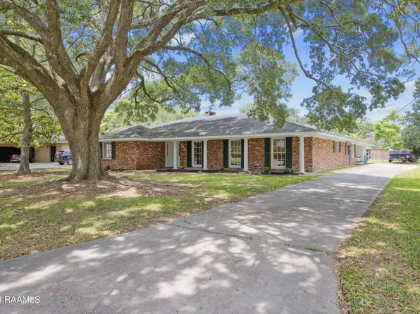 203 E Smiley St, Opelousas, LA 70570