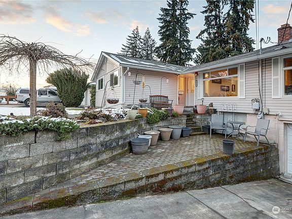 2nd image of 1515 23rd St SE