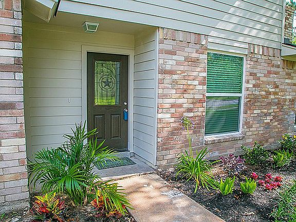 3rd image of 15522 Meadow Village Dr