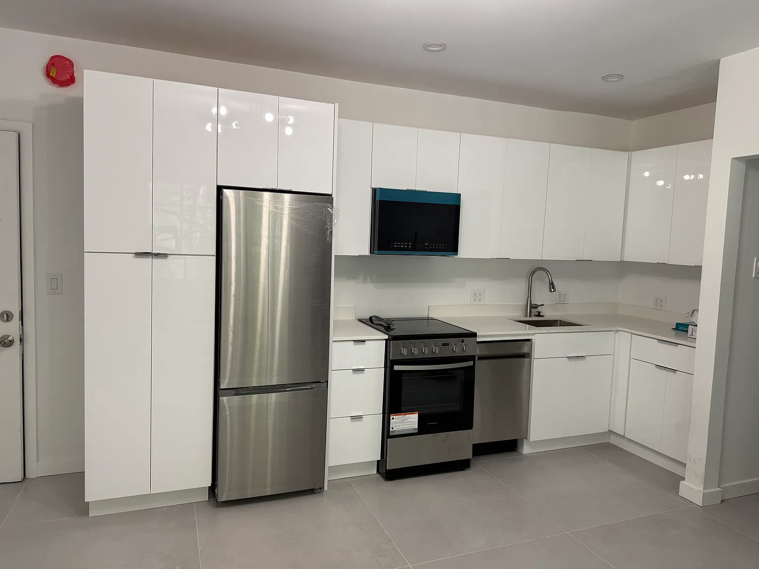 2843 Sheridan Ave — Photo 2