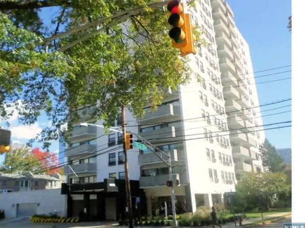 1600 Center Ave APT 2A, Fort Lee, NJ 07024