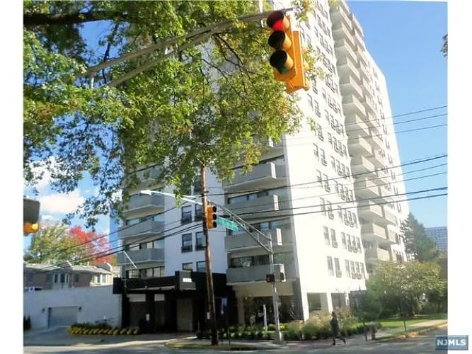 1600 Center Ave APT 2A photo 1