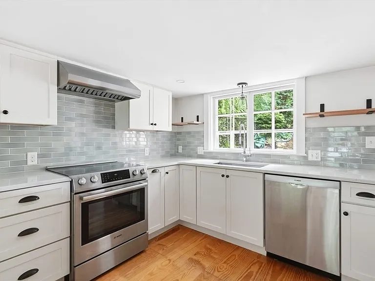 16 West St — Photo 6
