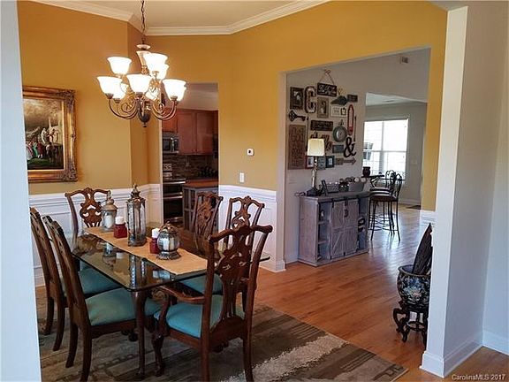 3rd image of 1050 N Devonpark Pl